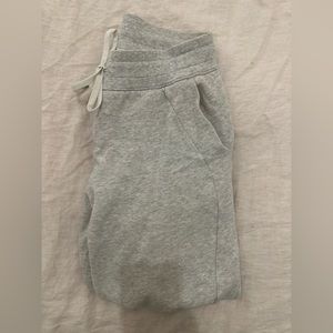Lululemon sweat pants size 6